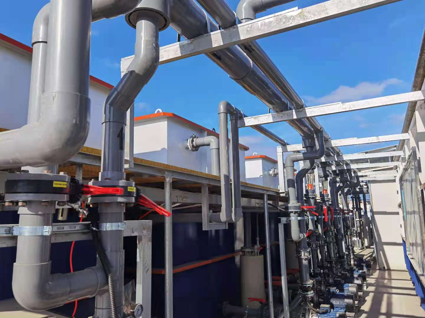 一体化现场仰拍带管 (2).jpg