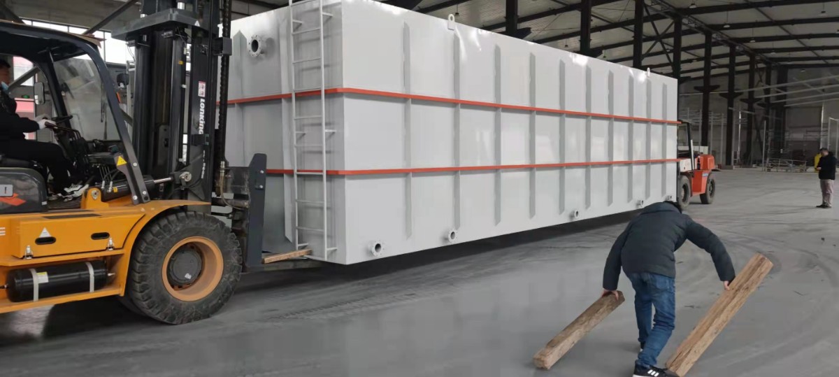 白色气浮机到达现场 (2).jpg